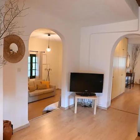 Eva's Agioi Theodoroi (Corinthia)