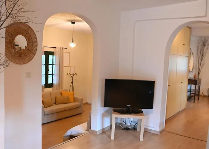 Eva's Agioi Theodoroi (Corinthia)