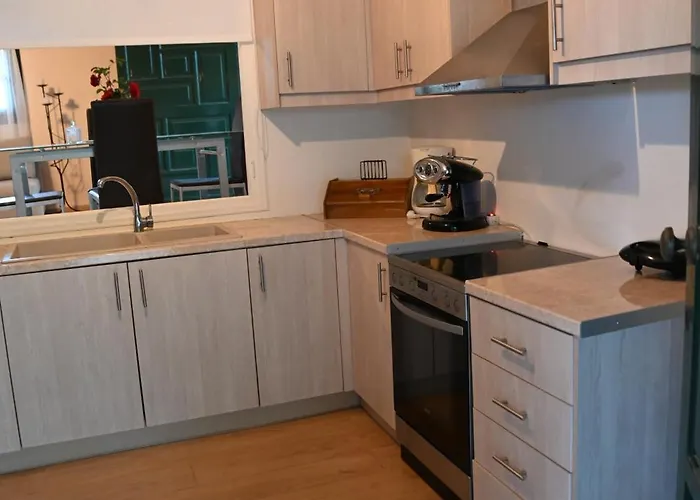 Eva's Agioi Theodoroi (Corinthia)