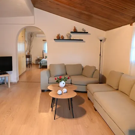 Eva's * Agii Theodori